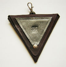 porte-monnaie triangulaire bicolore en cuir différents modèles diffèrents formats Sylvie G. création