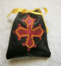 pochette noire avec croix du Languedoc en cuir