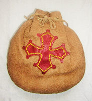 pochette cuir marron avec croix du Languedoc