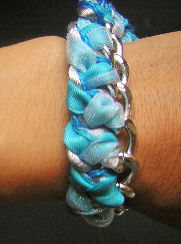 bracelet chaîne et rubans ton bleu et blanc Sylvie G création